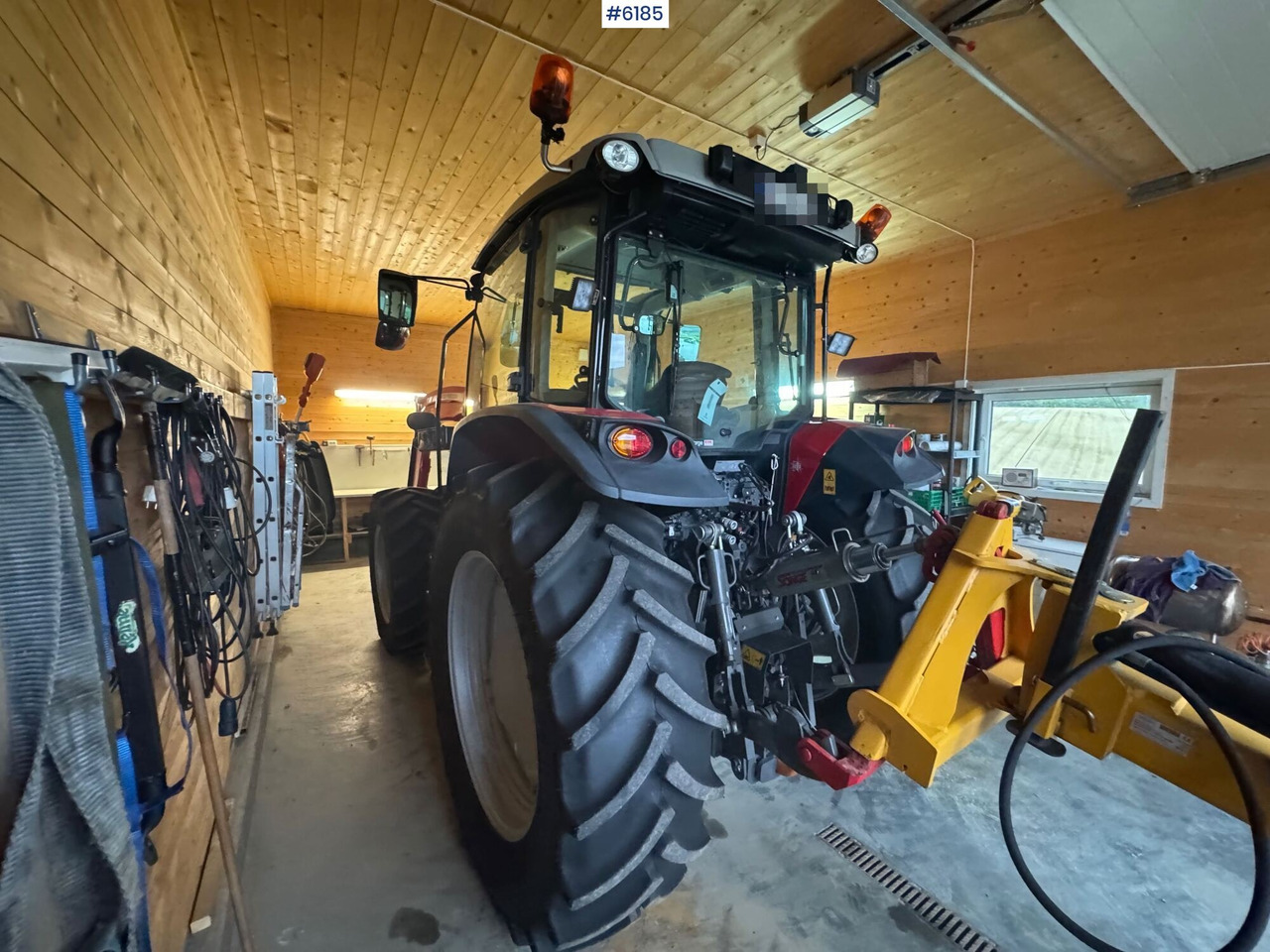 جرار 2023 Massey Ferguson 5711M Dyna w/ loader with 3rd function. Only 115 hours!: صورة 8