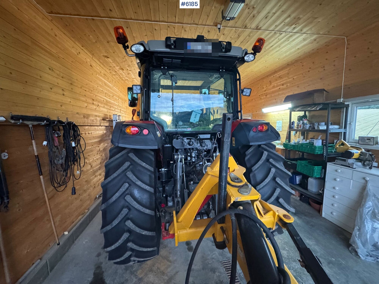 جرار 2023 Massey Ferguson 5711M Dyna w/ loader with 3rd function. Only 115 hours!: صورة 9