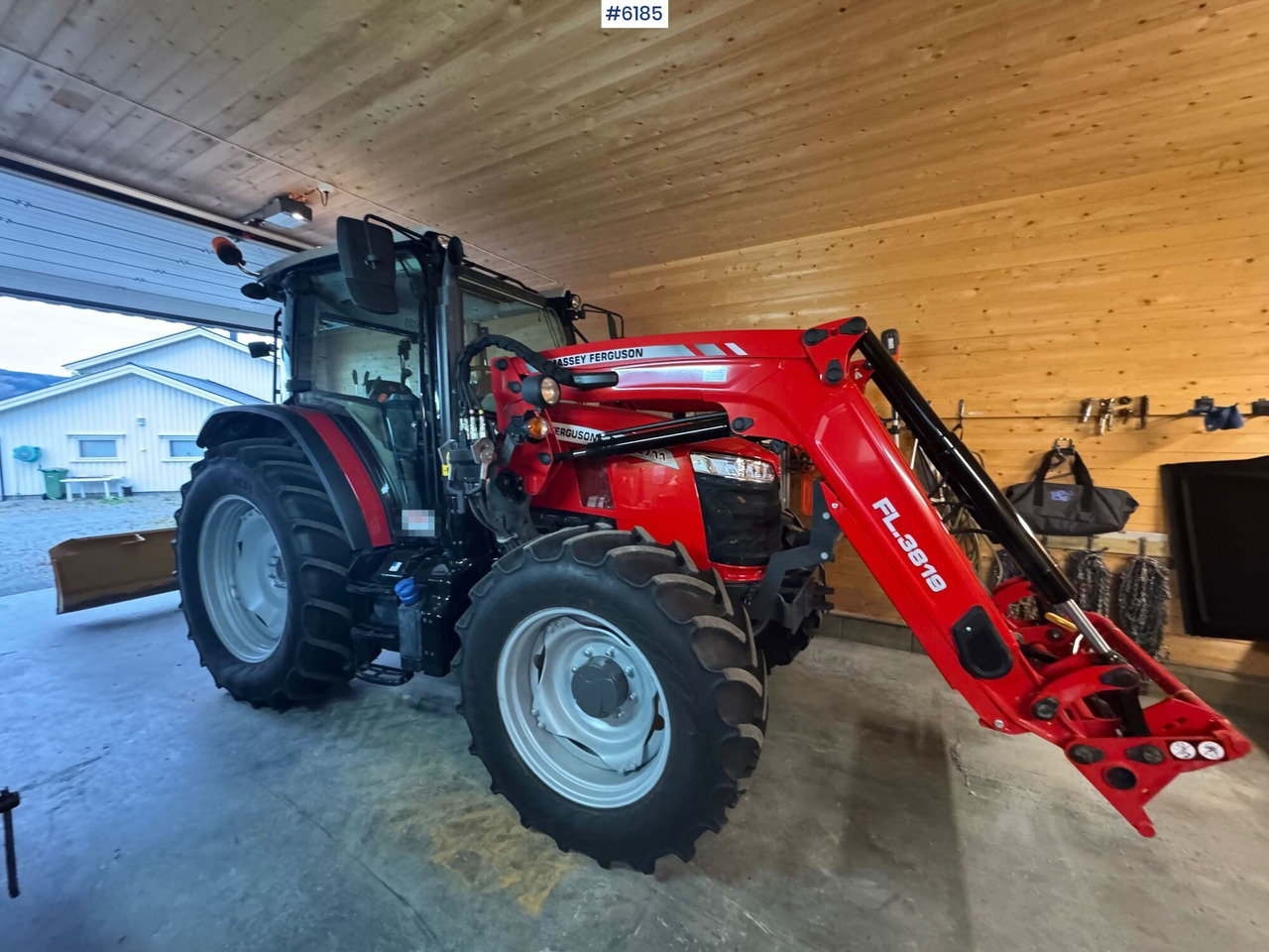 جرار 2023 Massey Ferguson 5711M Dyna w/ loader with 3rd function. Only 115 hours!: صورة 13
