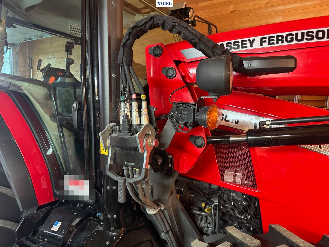 جرار 2023 Massey Ferguson 5711M Dyna w/ loader with 3rd function. Only 115 hours!: صورة 16