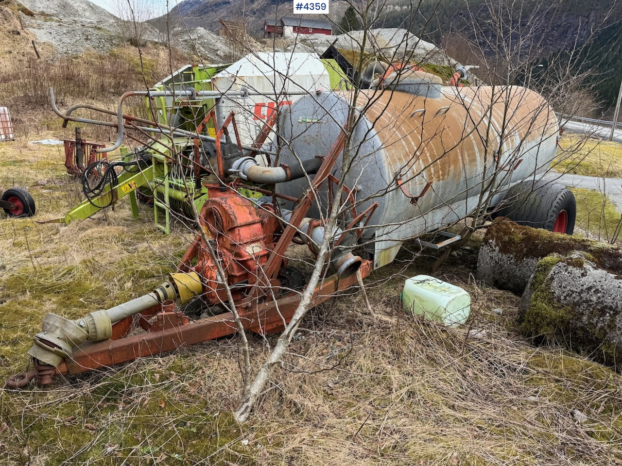 Bauer Manure spreader with boom cannon. - آلة رش السماد الطبيعي: صورة 3 Bauer Manure spreader with boom cannon. - آلة رش السماد الطبيعي: صورة 3