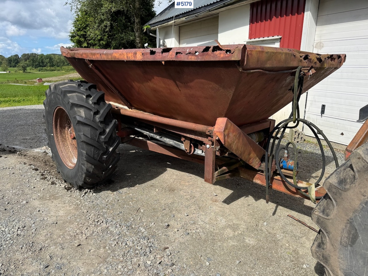 Bredal Lime wagon - آلة رش السماد: صورة 1 Bredal Lime wagon - آلة رش السماد: صورة 1