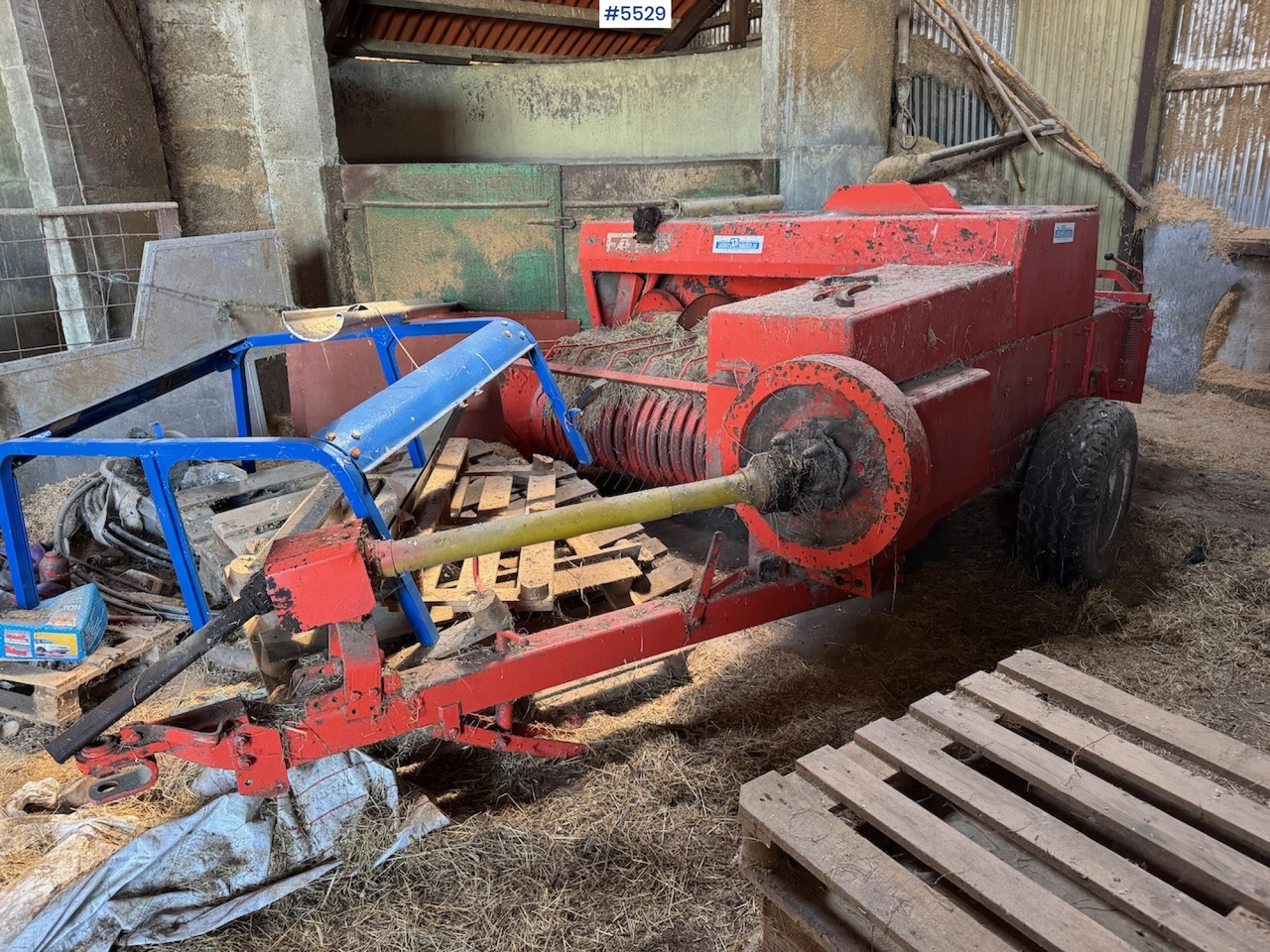 Deutz Fahr Square baler. - معدات تيبيس التبن: صورة 1 Deutz Fahr Square baler. - معدات تيبيس التبن: صورة 1