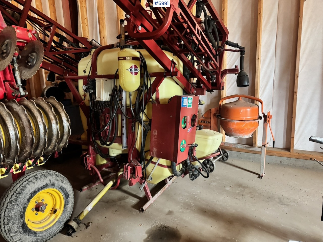 Hardi Åkersprøyte. 21 w booms. - آلة: صورة 1 Hardi Åkersprøyte. 21 w booms. - آلة: صورة 1