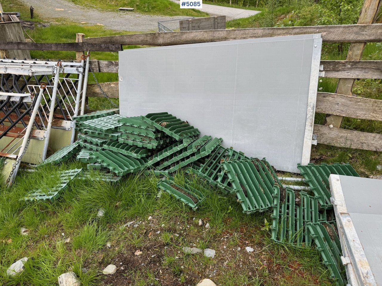 Iceland's Front Fence Barn Systems - معدات البناء: صورة 4 Iceland's Front Fence Barn Systems - معدات البناء: صورة 4