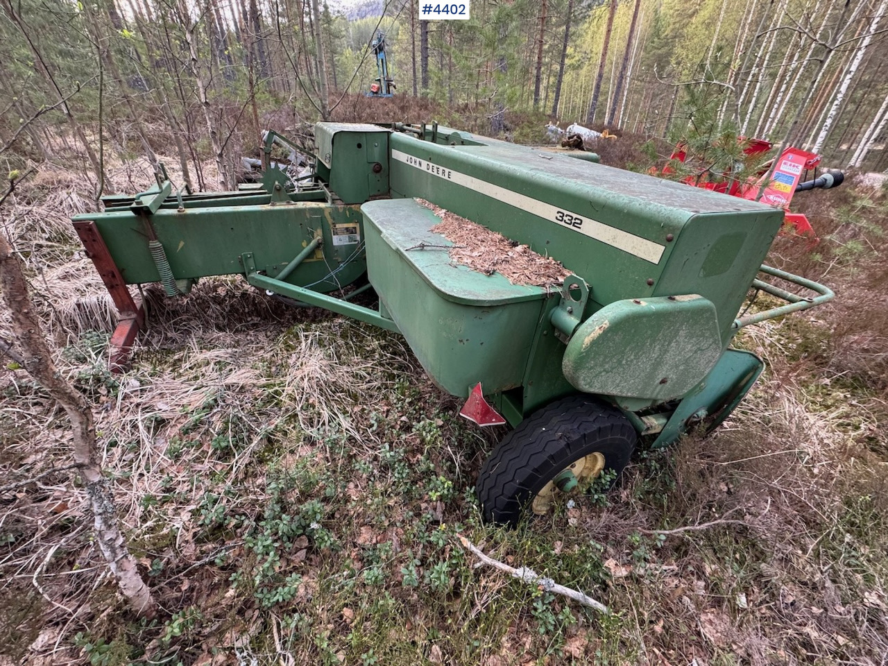 John Deere 332 Square Baler - معدات تيبيس التبن: صورة 4 John Deere 332 Square Baler - معدات تيبيس التبن: صورة 4