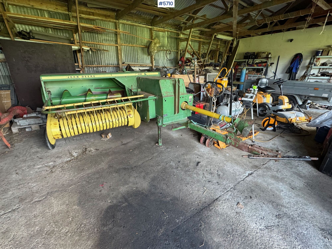 John Deere 336 Square baler. - معدات تيبيس التبن: صورة 1 John Deere 336 Square baler. - معدات تيبيس التبن: صورة 1