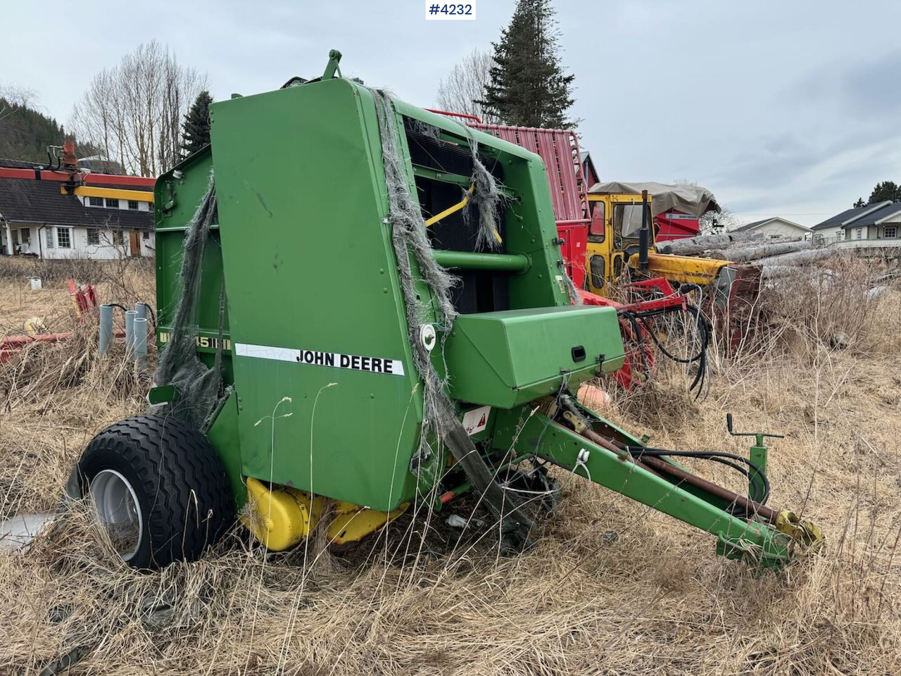 John Deere 545 Round baler - معدات تيبيس التبن: صورة 2 John Deere 545 Round baler - معدات تيبيس التبن: صورة 2