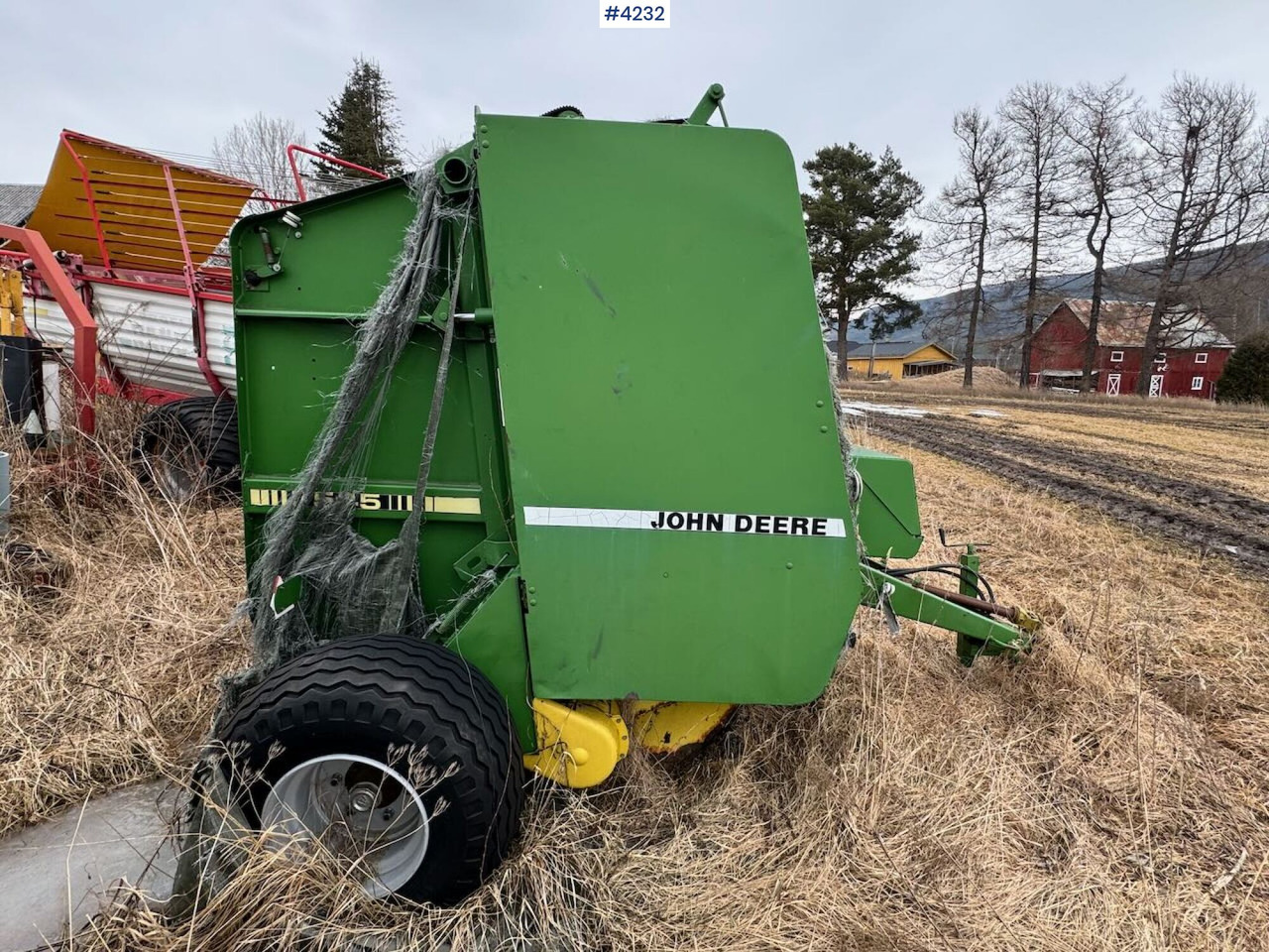 John Deere 545 Round baler - معدات تيبيس التبن: صورة 4 John Deere 545 Round baler - معدات تيبيس التبن: صورة 4