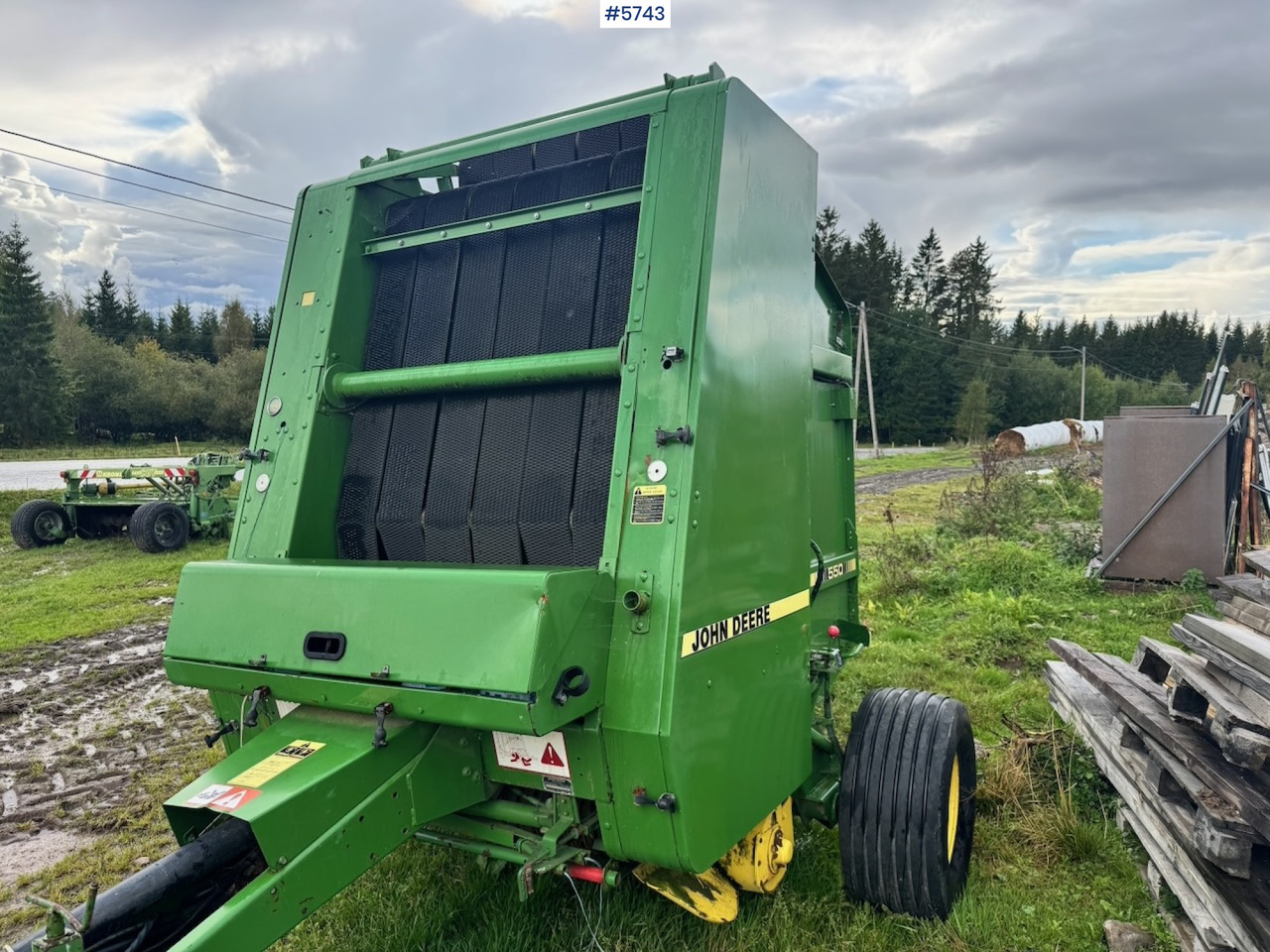 John Deere 550 Round Baler. - معدات تيبيس التبن: صورة 2 John Deere 550 Round Baler. - معدات تيبيس التبن: صورة 2