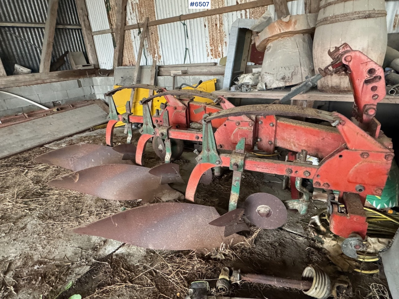 Kverneland 3-furrow plough - معدات حرث التربة: صورة 4 Kverneland 3-furrow plough - معدات حرث التربة: صورة 4