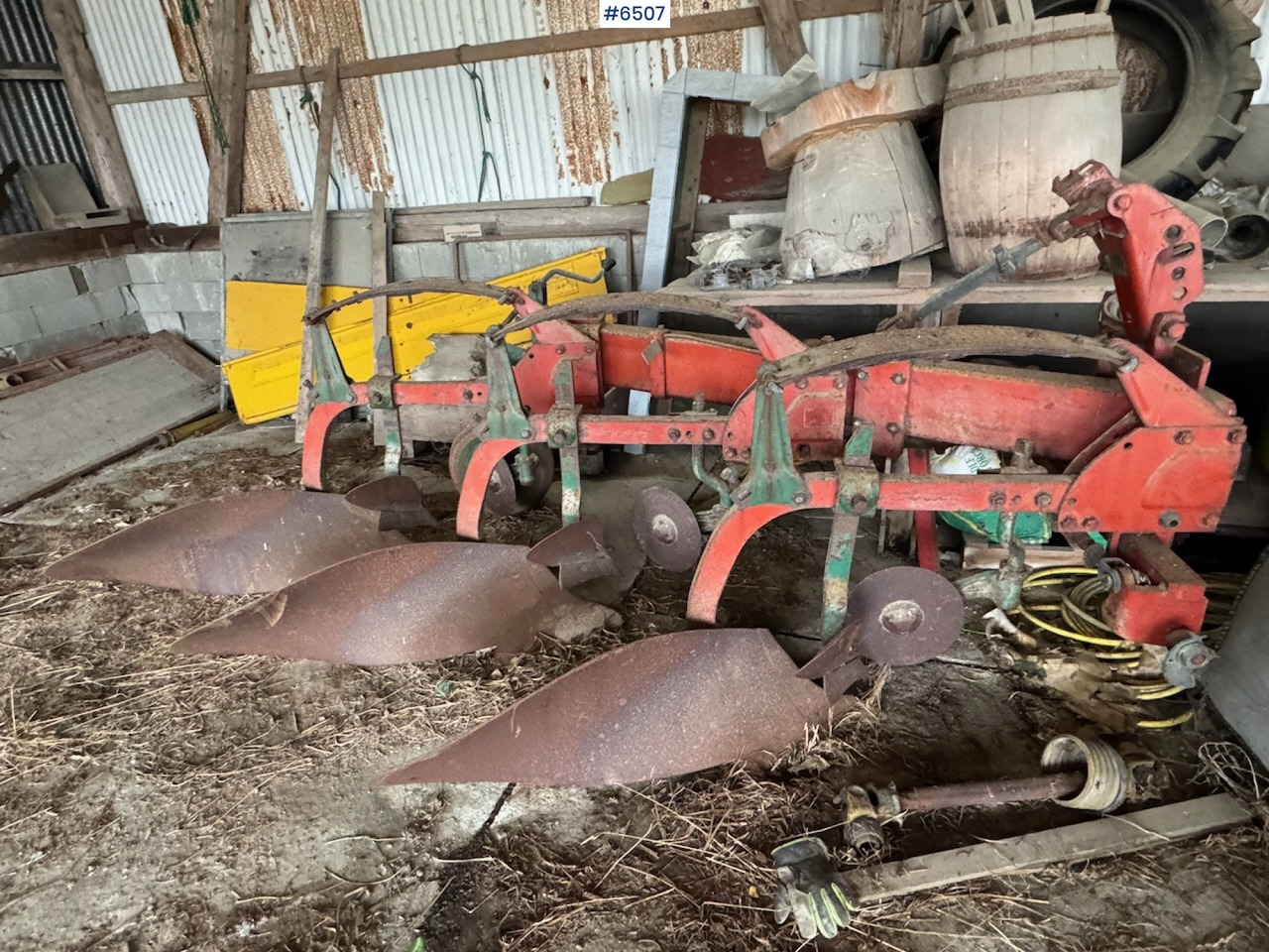 Kverneland 3-furrow plough - معدات حرث التربة: صورة 5 Kverneland 3-furrow plough - معدات حرث التربة: صورة 5