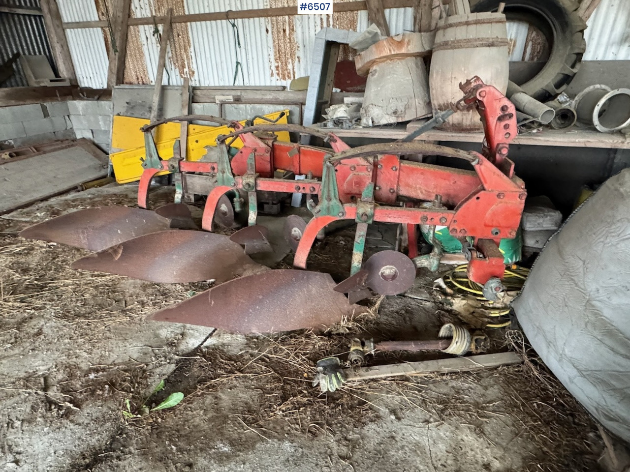 Kverneland 3-furrow plough - معدات حرث التربة: صورة 3 Kverneland 3-furrow plough - معدات حرث التربة: صورة 3