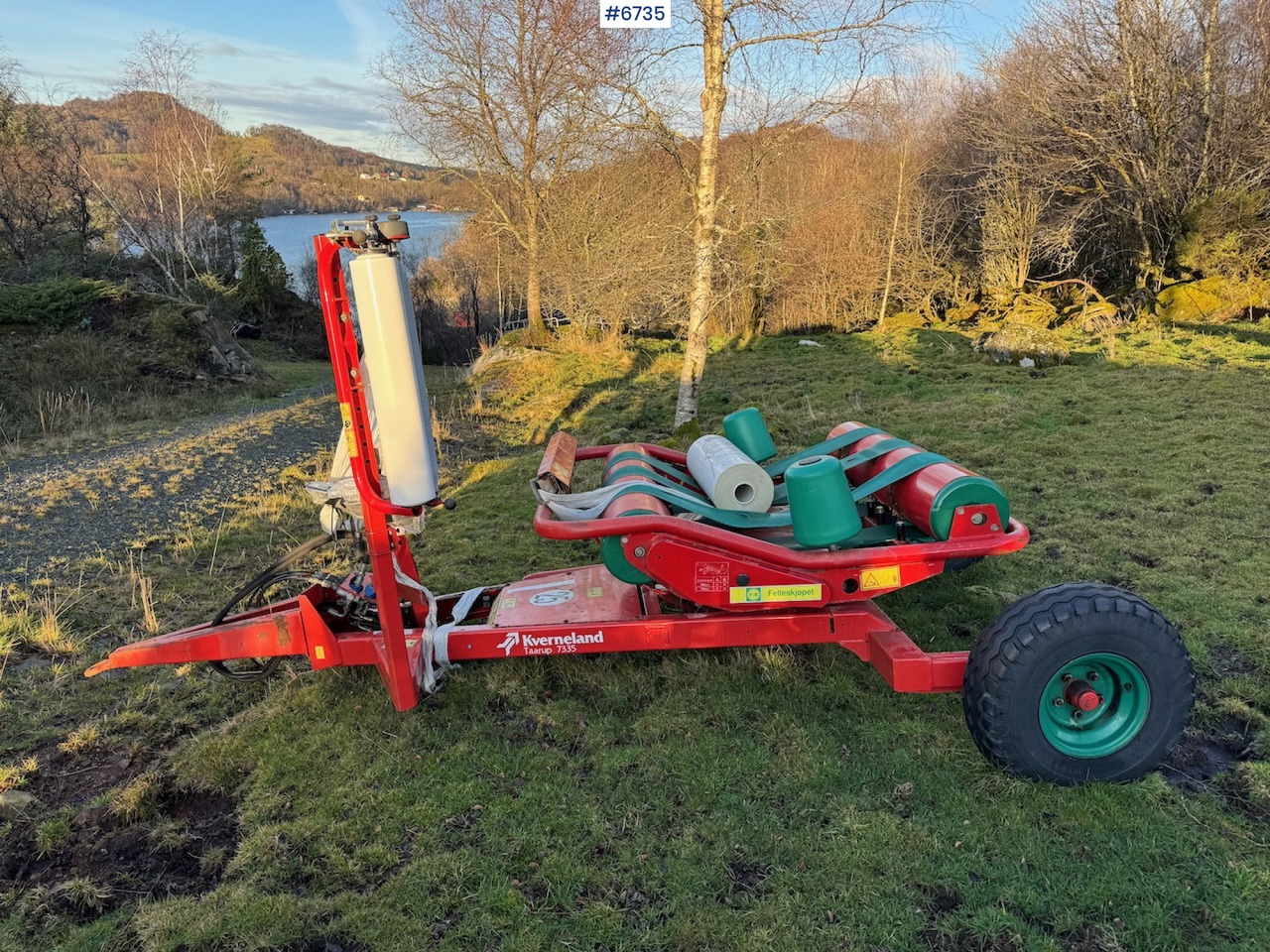 Kverneland Taarup 7335 Round Bale Wrapper - معدات تيبيس التبن: صورة 1 Kverneland Taarup 7335 Round Bale Wrapper - معدات تيبيس التبن: صورة 1