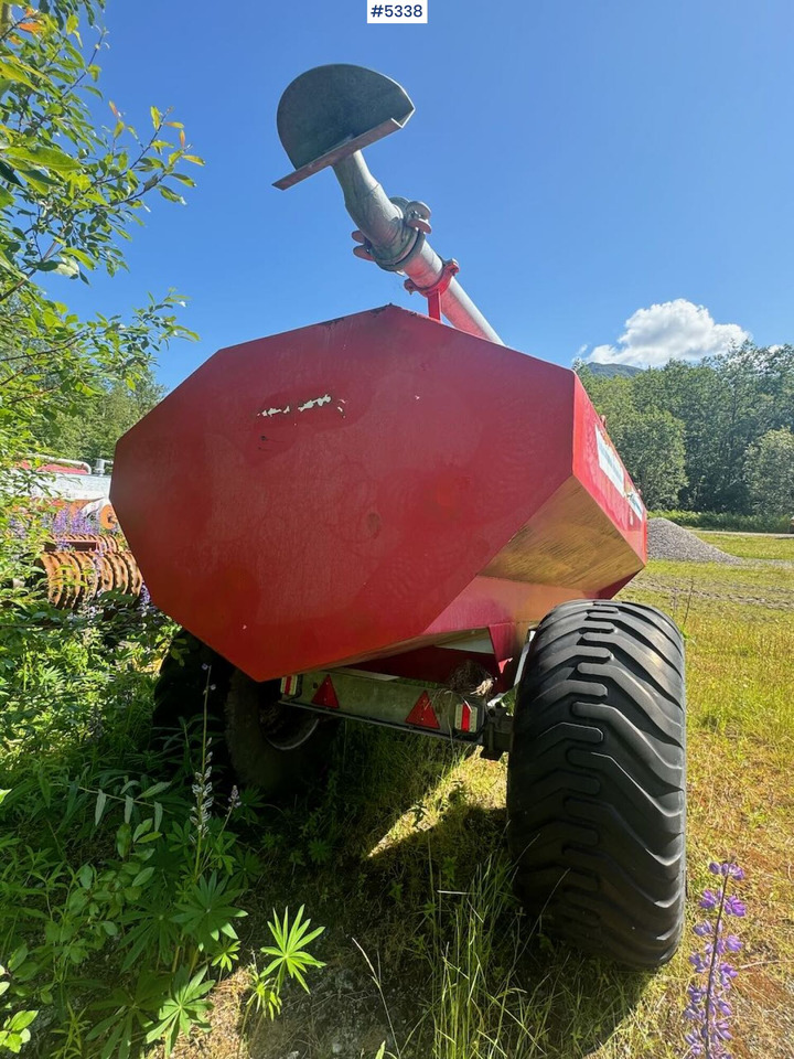 Moi GB 6.0 Fertilizer wagon - آلة رش السماد: صورة 4 Moi GB 6.0 Fertilizer wagon - آلة رش السماد: صورة 4
