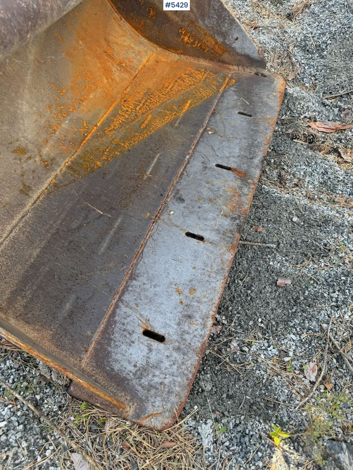 Sanding bucket w/ S50 attachment - بكت حفار: صورة 3 Sanding bucket w/ S50 attachment - بكت حفار: صورة 3