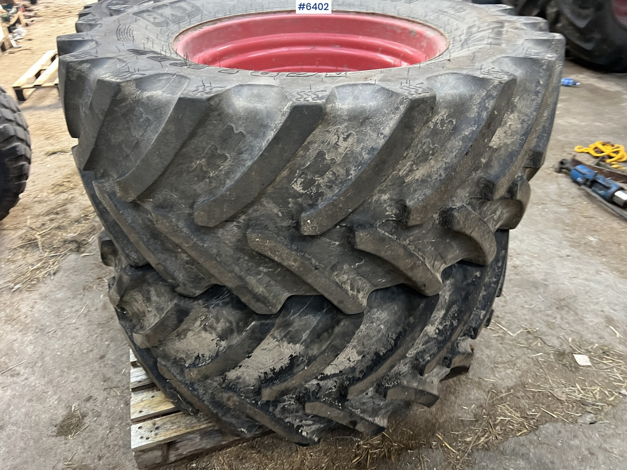 Tractor tires and rims - عجلات - الآلات الزراعية: صورة 1 Tractor tires and rims - عجلات - الآلات الزراعية: صورة 1