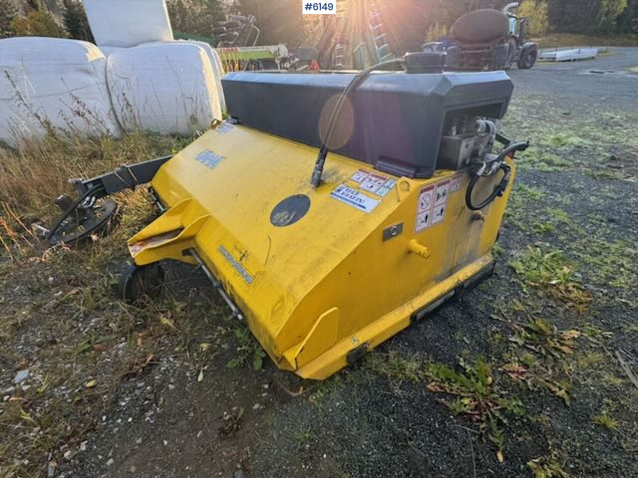 Vama front broom with Euro combo mount - آلة: صورة 1 Vama front broom with Euro combo mount - آلة: صورة 1