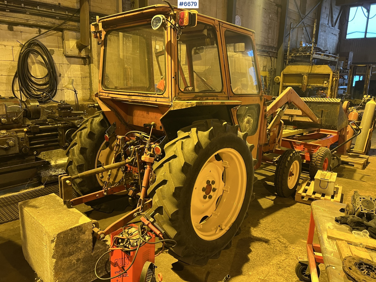 Volvo T430K traktor m/ frontlaster og skuffe - جرار: صورة 3 Volvo T430K traktor m/ frontlaster og skuffe - جرار: صورة 3