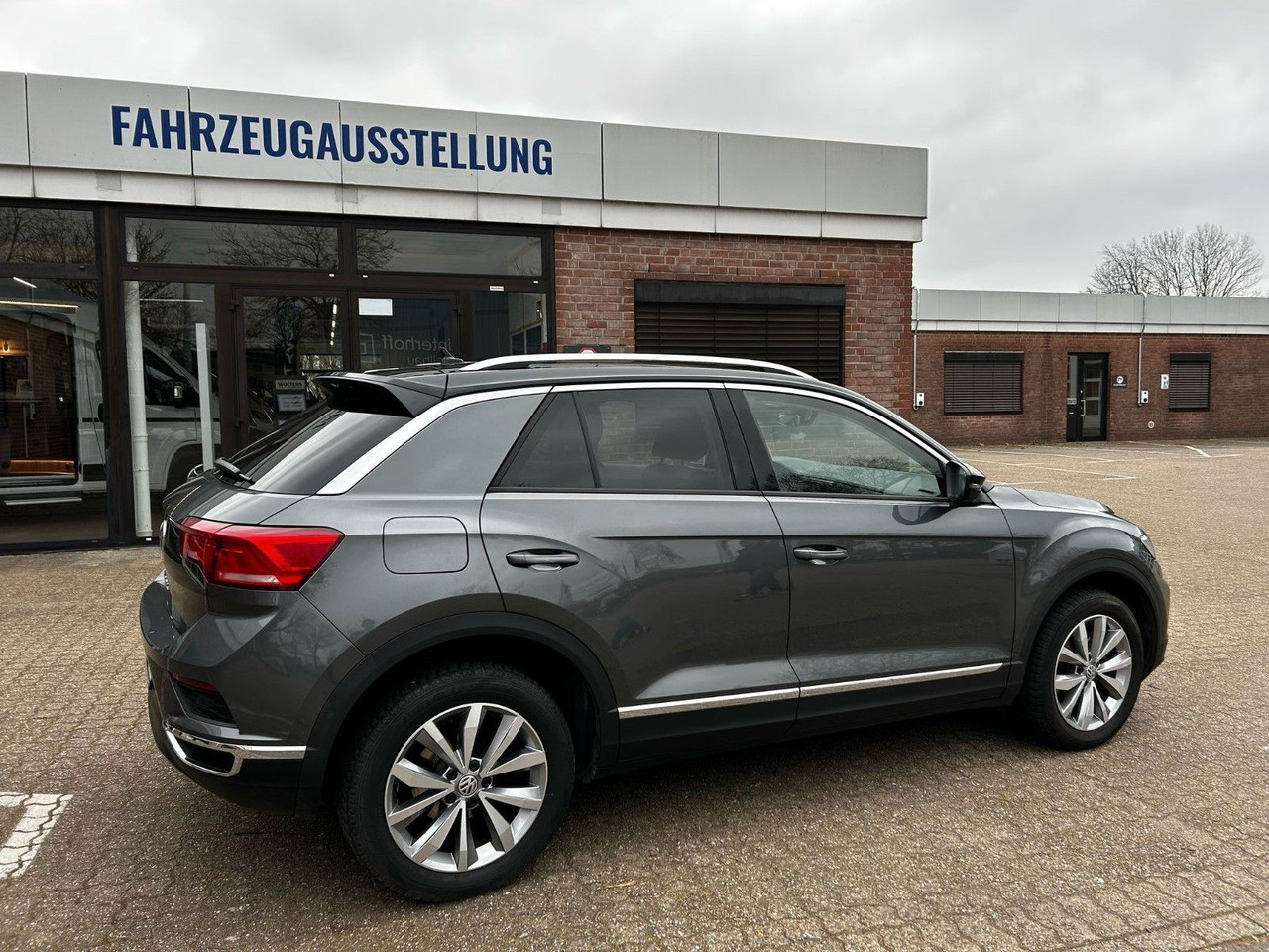 Volkswagen T-Roc Style - سيارة دفع رباعي: صورة 1 Volkswagen T-Roc Style - سيارة دفع رباعي: صورة 1