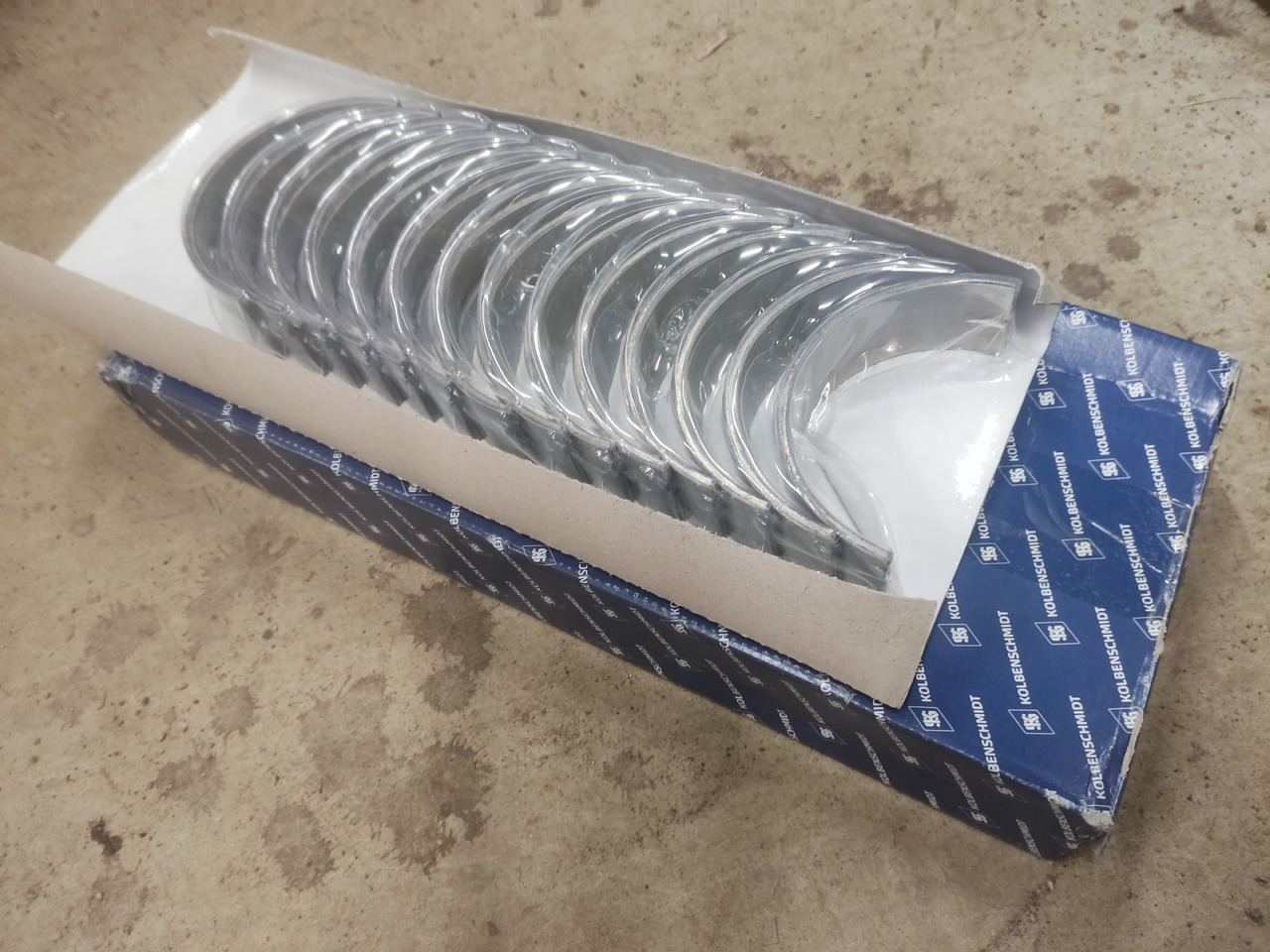 MAN TGX TGS main bearings with OUTSIDE repair oversize +0.5mm Kolbenschmidt - بيرينغ المحرك: صورة 1 MAN TGX TGS main bearings with OUTSIDE repair oversize +0.5mm Kolbenschmidt - بيرينغ المحرك: صورة 1