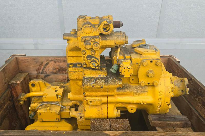 Komatsu Getriebe Komatsu D66 Raupe - صندوق التروس - آلات البناء: صورة 1 Komatsu Getriebe Komatsu D66 Raupe - صندوق التروس - آلات البناء: صورة 1