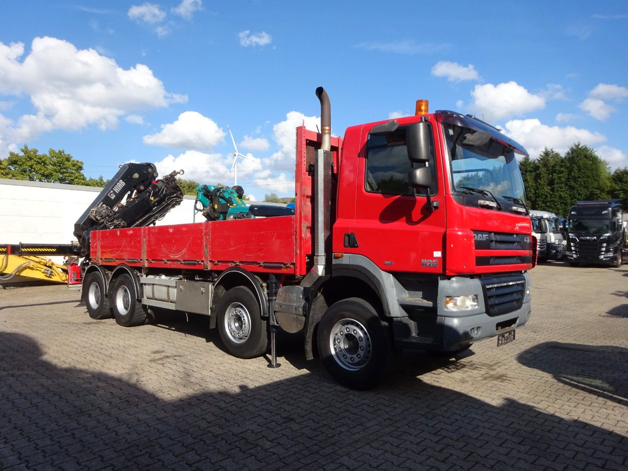 DAF 85.410 Pritsche + HIAB 322E6 Kran 8x4 - شاحنة كرين: صورة 1 DAF 85.410 Pritsche + HIAB 322E6 Kran 8x4 - شاحنة كرين: صورة 1