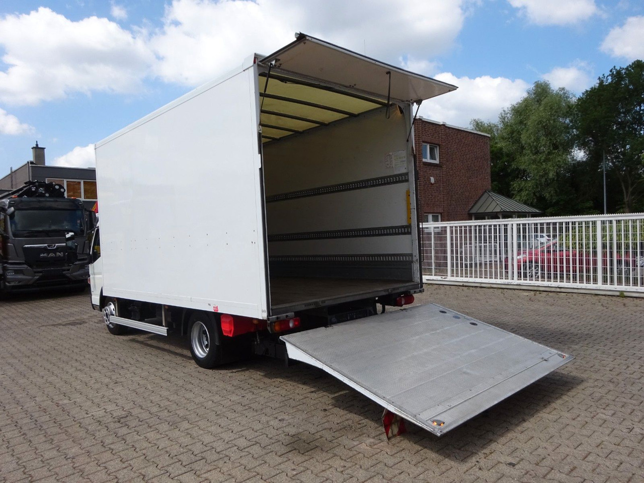 FUSO Canter 7C18 + LBW 4x2 - شاحنة مغلقة الصندوق: صورة 5 FUSO Canter 7C18 + LBW 4x2 - شاحنة مغلقة الصندوق: صورة 5