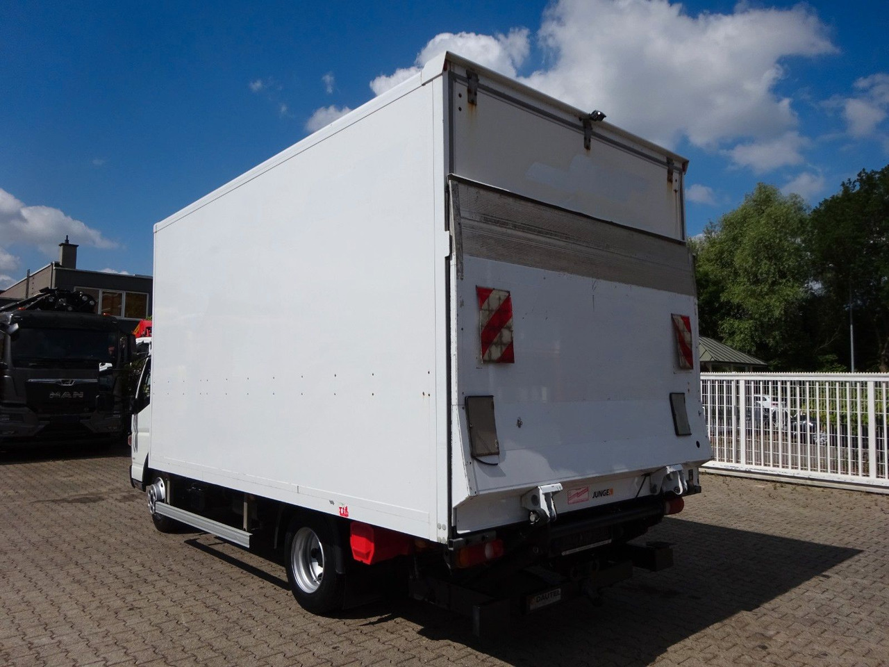 FUSO Canter 7C18 + LBW 4x2 - شاحنة مغلقة الصندوق: صورة 4 FUSO Canter 7C18 + LBW 4x2 - شاحنة مغلقة الصندوق: صورة 4