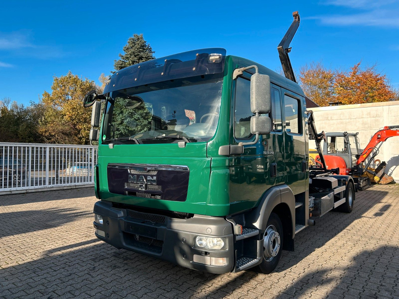 MAN 12.250 Doppelkabine Abroller - شاحنة ذات خطاف: صورة 1 MAN 12.250 Doppelkabine Abroller - شاحنة ذات خطاف: صورة 1