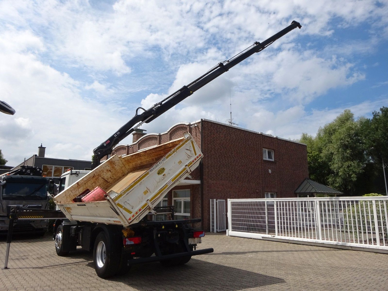 MAN 15.290 TGM 3Skipper + HIAB 111-B3 HIDUO Kran 4x2 - شاحنة قلاب, شاحنة كرين: صورة 5 MAN 15.290 TGM 3Skipper + HIAB 111-B3 HIDUO Kran 4x2 - شاحنة قلاب, شاحنة كرين: صورة 5