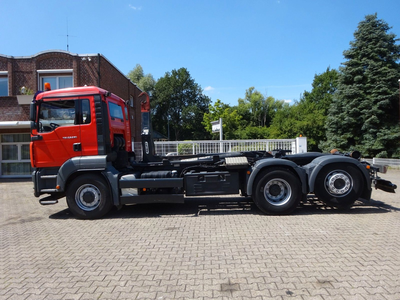 MAN 26.360 TGA PALFINGER Abroller 6x2-4 Hydrodrive - شاحنة ذات خطاف: صورة 1 MAN 26.360 TGA PALFINGER Abroller 6x2-4 Hydrodrive - شاحنة ذات خطاف: صورة 1