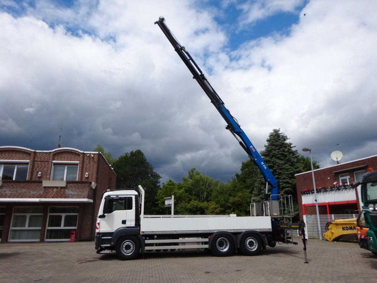 MAN 26.420 TGS Pritsche + HIAB 211 HIPRO Kran - شاحنات مسطحة, شاحنة كرين: صورة 1 MAN 26.420 TGS Pritsche + HIAB 211 HIPRO Kran - شاحنات مسطحة, شاحنة كرين: صورة 1