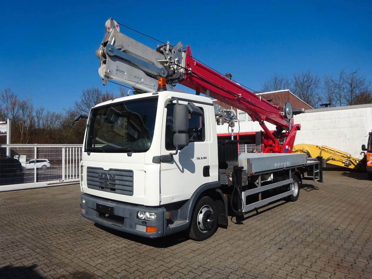 MAN 8.180 TGL + Böcker AK 32 Meter Dachdeckerkran - شاحنة كرين: صورة 1 MAN 8.180 TGL + Böcker AK 32 Meter Dachdeckerkran - شاحنة كرين: صورة 1