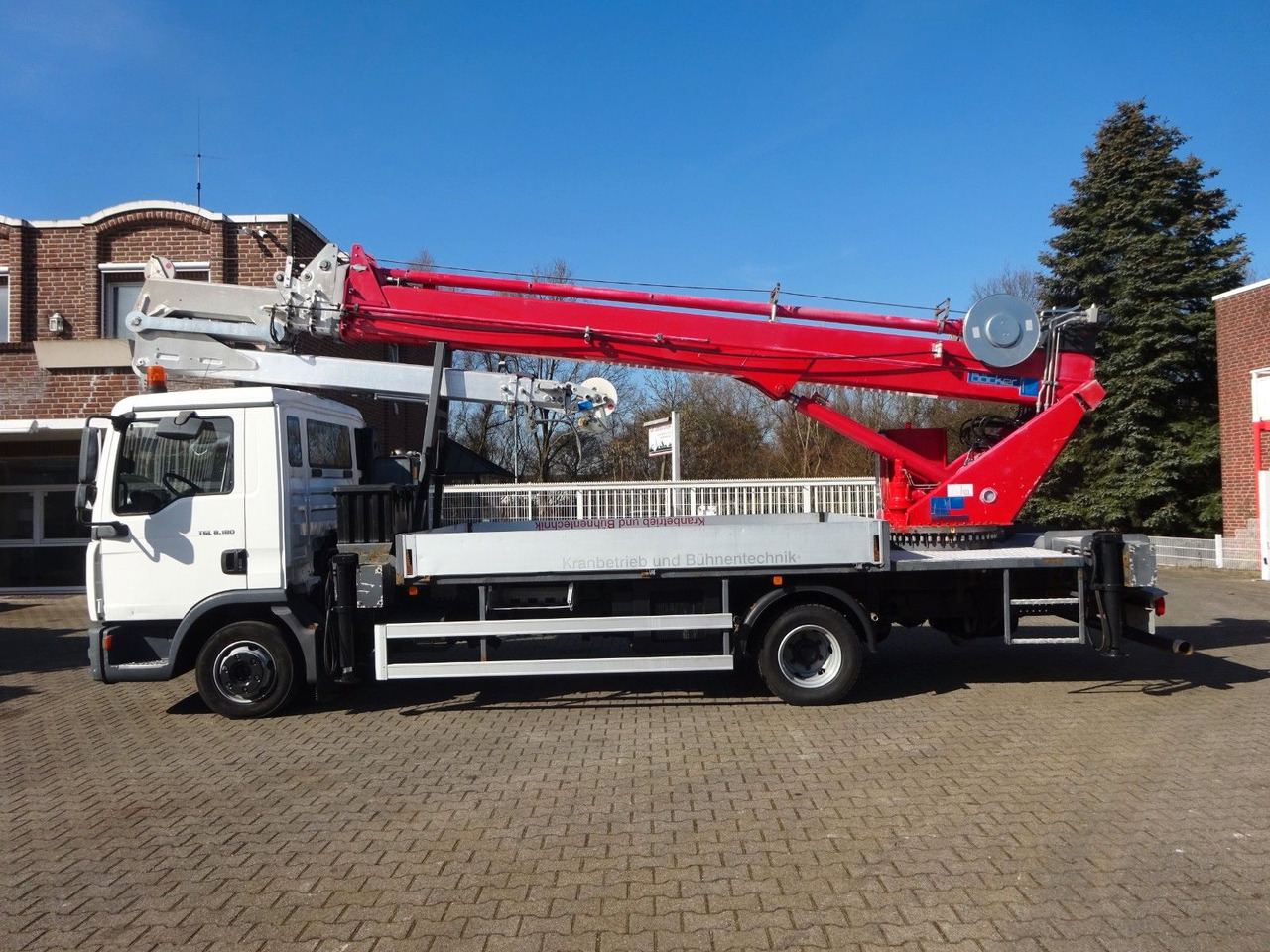 MAN 8.180 TGL + Böcker AK 32 Meter Dachdeckerkran - شاحنة كرين: صورة 2 MAN 8.180 TGL + Böcker AK 32 Meter Dachdeckerkran - شاحنة كرين: صورة 2