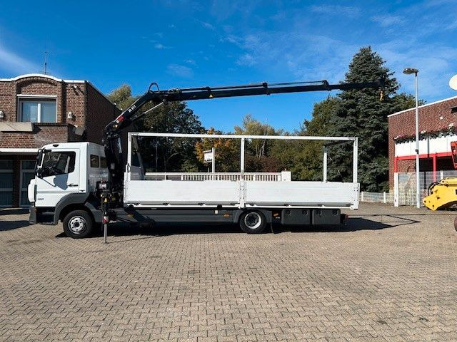 Mercedes-Benz 1221 Pritsche + HIAB XS077 ES 3 - 4x2 weiß - شاحنات مسطحة, شاحنة كرين: صورة 2 Mercedes-Benz 1221 Pritsche + HIAB XS077 ES 3 - 4x2 weiß - شاحنات مسطحة, شاحنة كرين: صورة 2