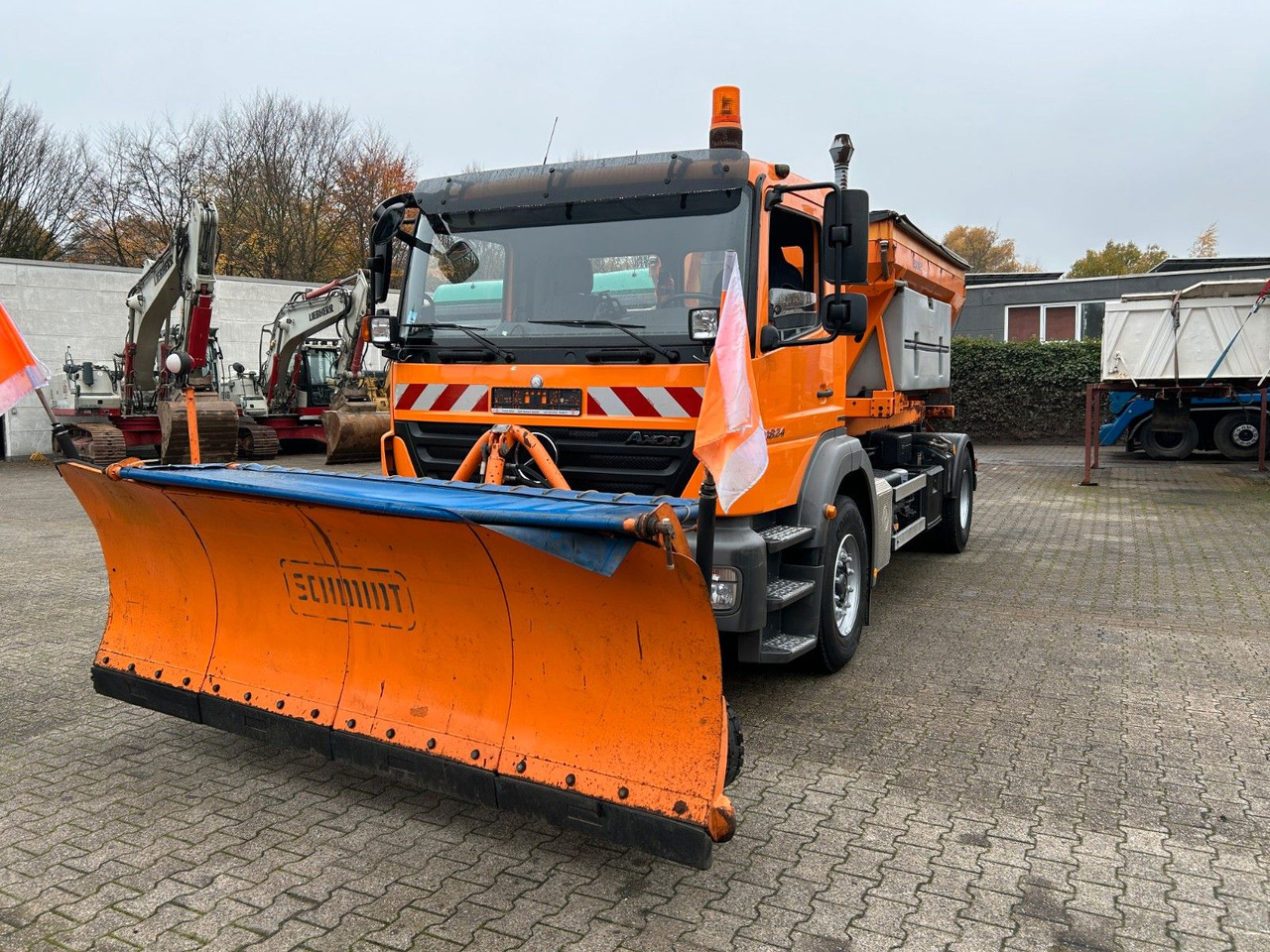 Mercedes-Benz 1824 Axor Abroller mit Schneeschild und Streuer - شاحنة ذات خطاف: صورة 1 Mercedes-Benz 1824 Axor Abroller mit Schneeschild und Streuer - شاحنة ذات خطاف: صورة 1