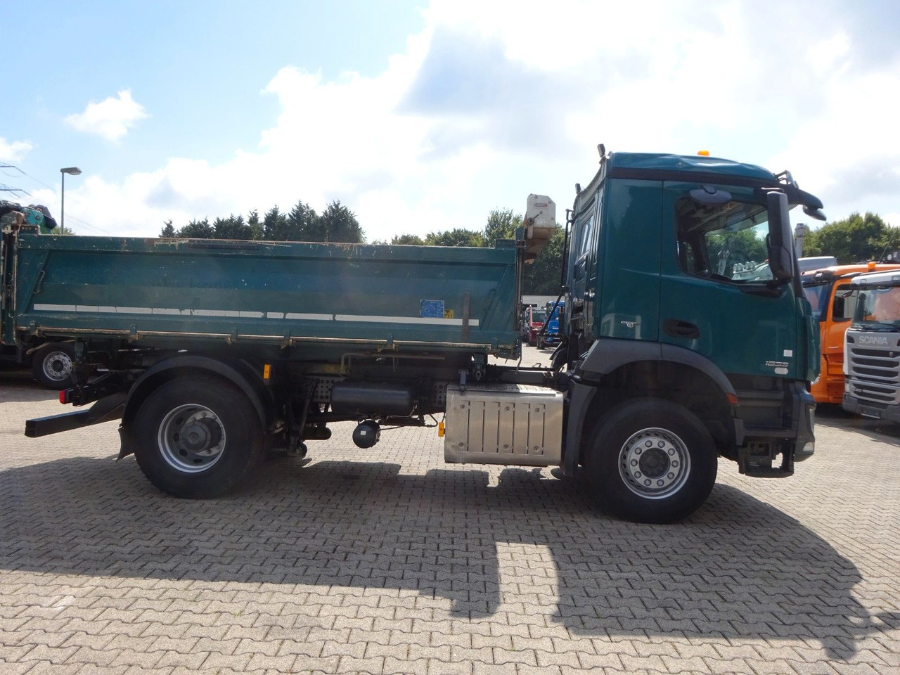 شاحنة قلاب Mercedes-Benz 1833 Actros MEILLER 3Skipper 4x2: صورة 11 شاحنة قلاب Mercedes-Benz 1833 Actros MEILLER 3Skipper 4x2: صورة 11