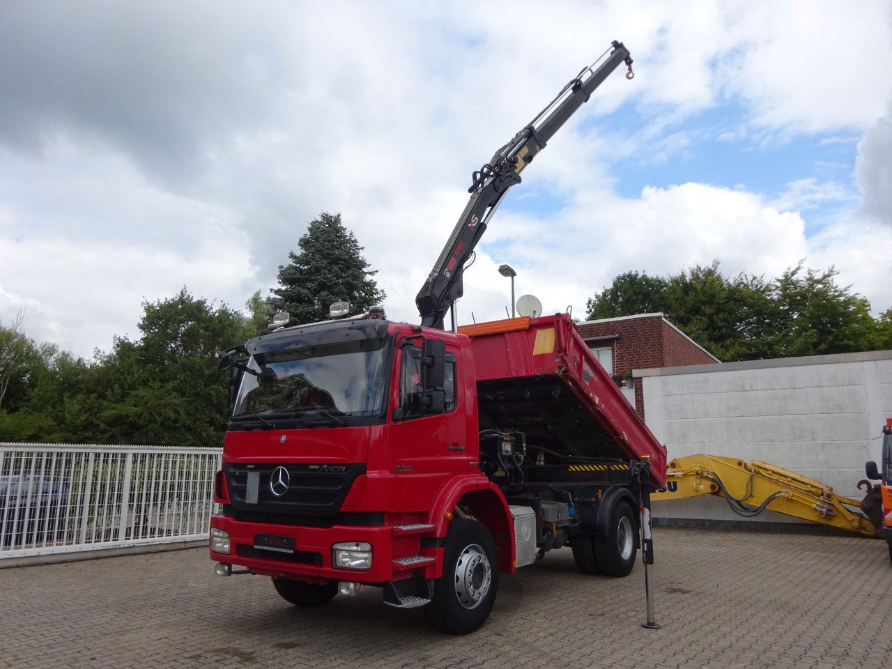 Mercedes-Benz 1833 Axor Meiller 3Skipper +HIAB 111 HIDUO +Funk - شاحنة قلاب, شاحنة كرين: صورة 3 Mercedes-Benz 1833 Axor Meiller 3Skipper +HIAB 111 HIDUO +Funk - شاحنة قلاب, شاحنة كرين: صورة 3