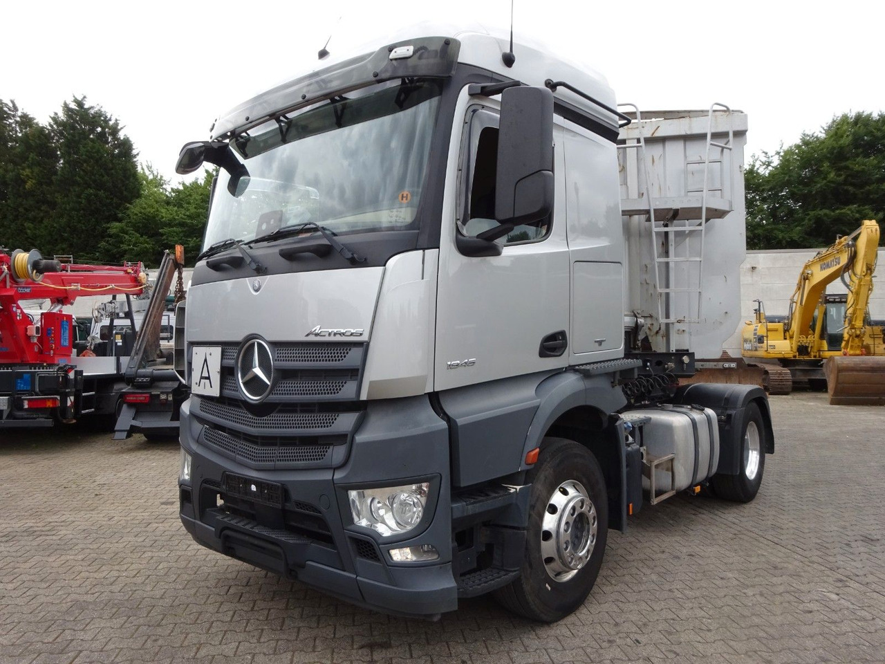 Mercedes-Benz 1845 Actros SZM mit Hydraulik Pumpe 4x2 - وحدة جر: صورة 1 Mercedes-Benz 1845 Actros SZM mit Hydraulik Pumpe 4x2 - وحدة جر: صورة 1