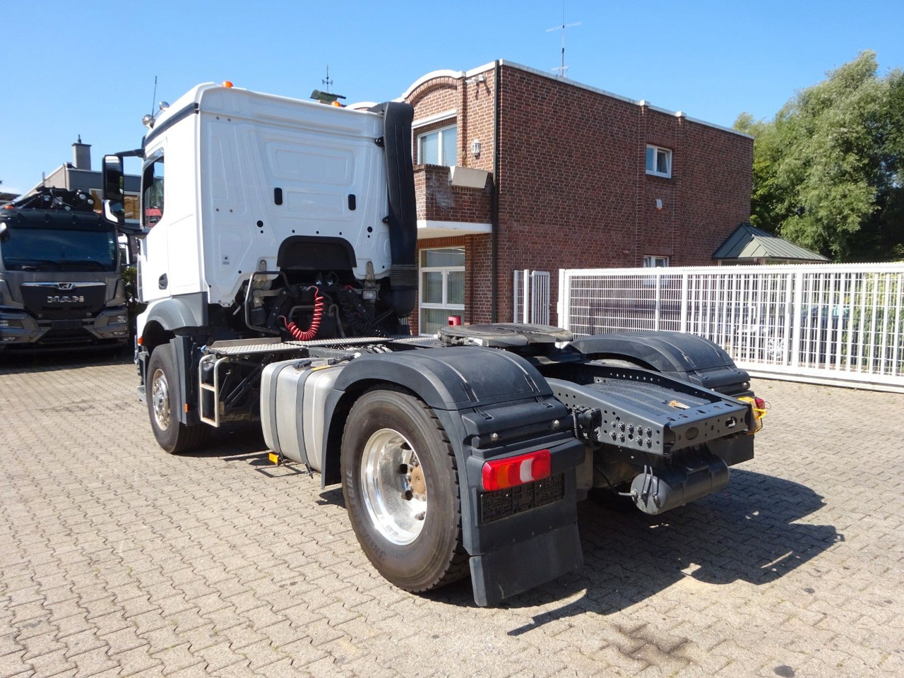 Mercedes-Benz 1846 Actros SZM HAD ALLRAD - وحدة جر: صورة 4 Mercedes-Benz 1846 Actros SZM HAD ALLRAD - وحدة جر: صورة 4