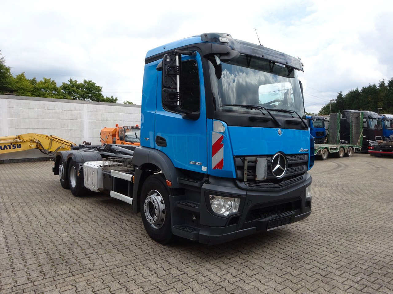 Mercedes-Benz 2533 Antos MULTILIFT Abroller 6x2 - شاحنة ذات خطاف: صورة 5 Mercedes-Benz 2533 Antos MULTILIFT Abroller 6x2 - شاحنة ذات خطاف: صورة 5
