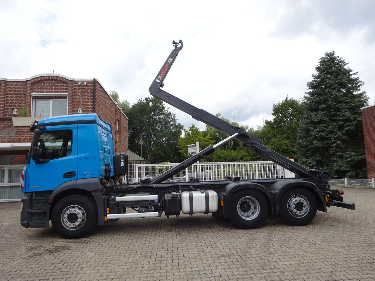 Mercedes-Benz 2533 Antos MULTILIFT Abroller 6x2 - شاحنة ذات خطاف: صورة 2 Mercedes-Benz 2533 Antos MULTILIFT Abroller 6x2 - شاحنة ذات خطاف: صورة 2