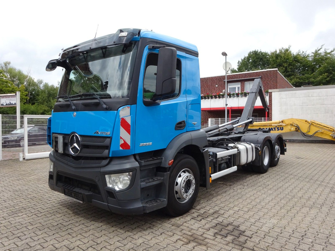 Mercedes-Benz 2533 Antos MULTILIFT Abroller 6x2 - شاحنة ذات خطاف: صورة 1 Mercedes-Benz 2533 Antos MULTILIFT Abroller 6x2 - شاحنة ذات خطاف: صورة 1