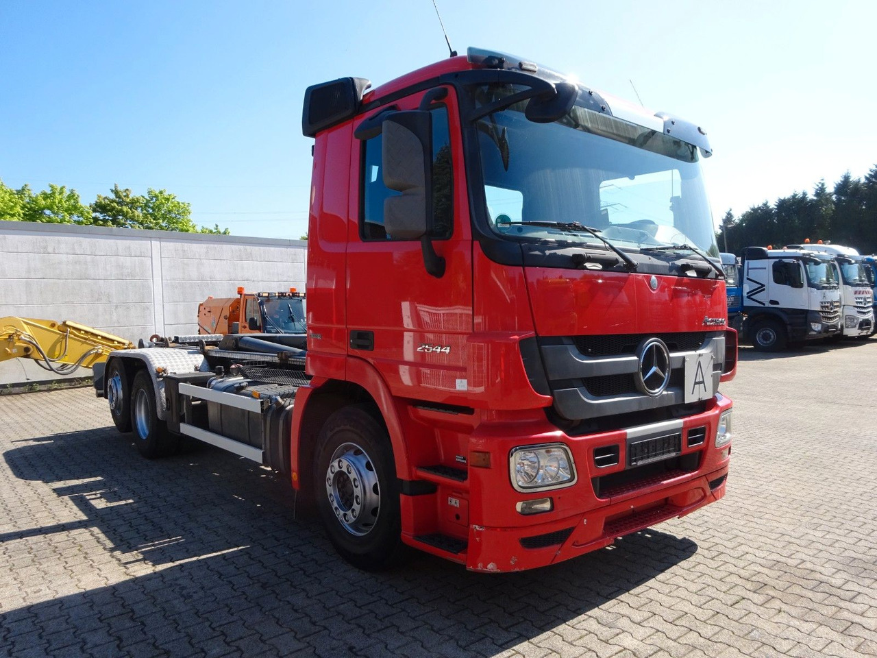 Mercedes-Benz 2544 Actros GERGEN Abroller + Lift-Lenkachse - شاحنة ذات خطاف: صورة 2 Mercedes-Benz 2544 Actros GERGEN Abroller + Lift-Lenkachse - شاحنة ذات خطاف: صورة 2