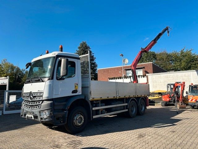 Mercedes-Benz 2636 Pritsche + Fassi F135 Kran 6x4 Blatt-Blatt - شاحنة كرين: صورة 2 Mercedes-Benz 2636 Pritsche + Fassi F135 Kran 6x4 Blatt-Blatt - شاحنة كرين: صورة 2