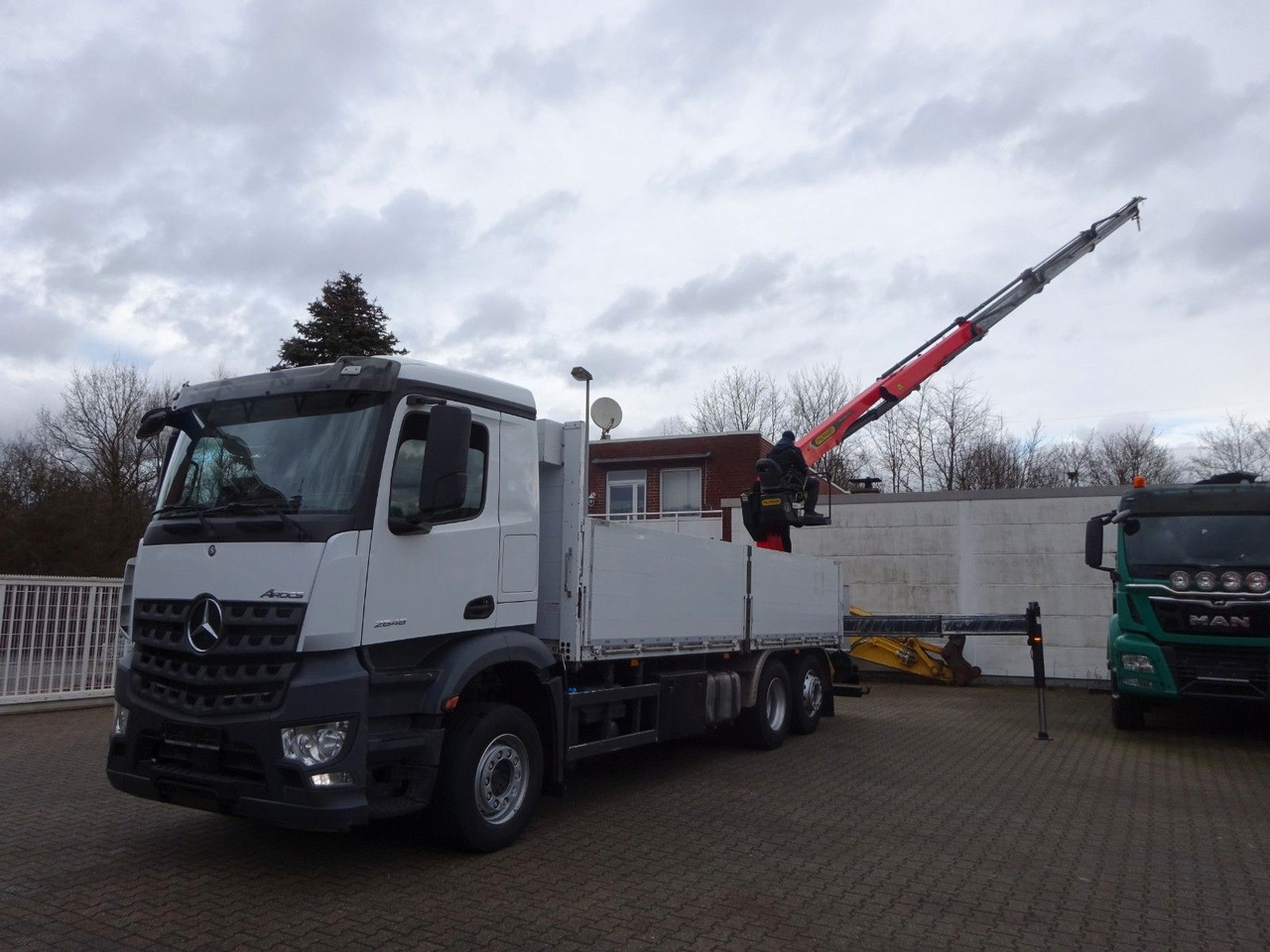 Mercedes-Benz 2648 Baustoffpritsche + PK 23001 TEC3 Kran Mercedes-Benz 2648 Baustoffpritsche + PK 23001 TEC3 Kran - شاحنة كرين, شاحنات مسطحة: صورة 3 Mercedes-Benz 2648 Baustoffpritsche + PK 23001 TEC3 Kran Mercedes-Benz 2648 Baustoffpritsche + PK 23001 TEC3 Kran - شاحنة كرين, شاحنات مسطحة: صورة 3