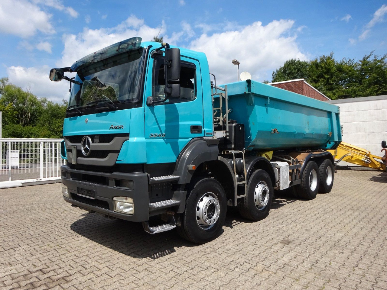 Mercedes-Benz 3240 Axor Muldenkipper 8x4 - شاحنة قلاب: صورة 2 Mercedes-Benz 3240 Axor Muldenkipper 8x4 - شاحنة قلاب: صورة 2