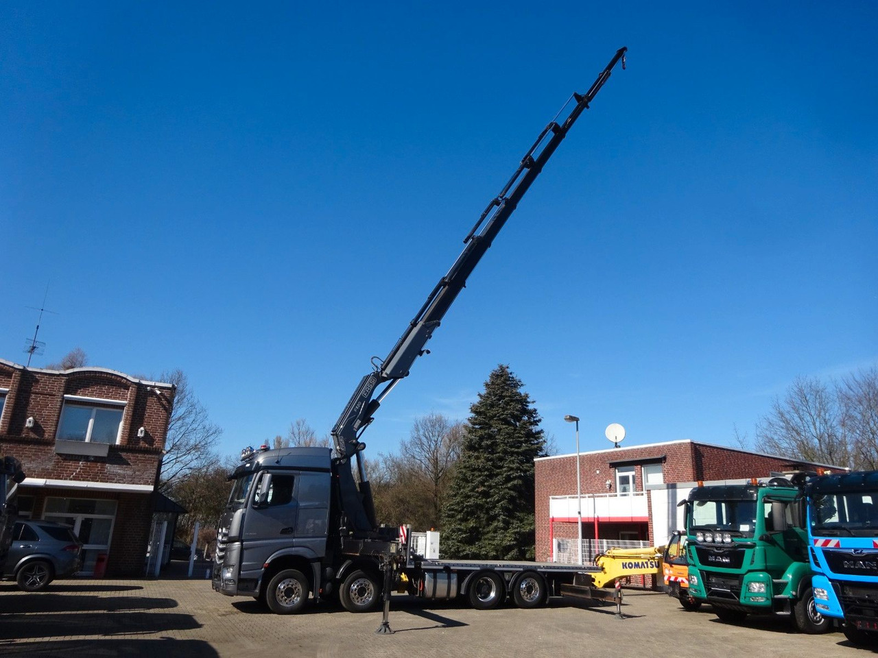 Mercedes-Benz 3453 Plattform + Fassi F820 Kran 8x2 Mercedes-Benz 3453 FASSI F820 Kran 8x Hydr. Ausschub - شاحنة كرين, شاحنات مسطحة: صورة 1 Mercedes-Benz 3453 Plattform + Fassi F820 Kran 8x2 Mercedes-Benz 3453 FASSI F820 Kran 8x Hydr. Ausschub - شاحنة كرين, شاحنات مسطحة: صورة 1