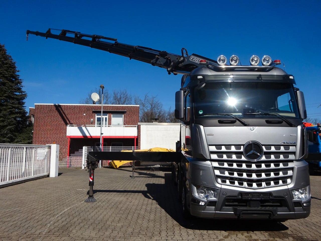 Mercedes-Benz 3453 Plattform + Fassi F820 Kran 8x2 Mercedes-Benz 3453 FASSI F820 Kran 8x Hydr. Ausschub - شاحنة كرين, شاحنات مسطحة: صورة 5 Mercedes-Benz 3453 Plattform + Fassi F820 Kran 8x2 Mercedes-Benz 3453 FASSI F820 Kran 8x Hydr. Ausschub - شاحنة كرين, شاحنات مسطحة: صورة 5